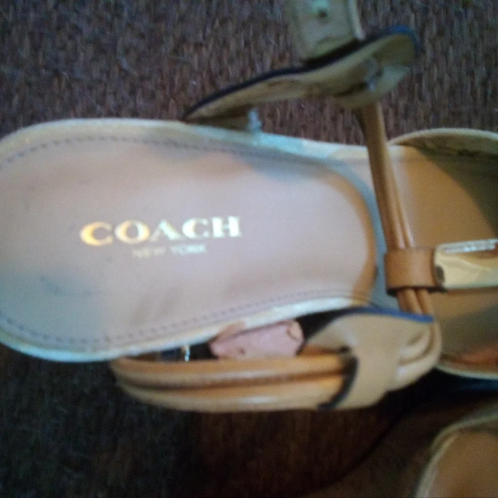 Coach wedge never worn. Size 7B Some inside peeling - Picture 2 of 7